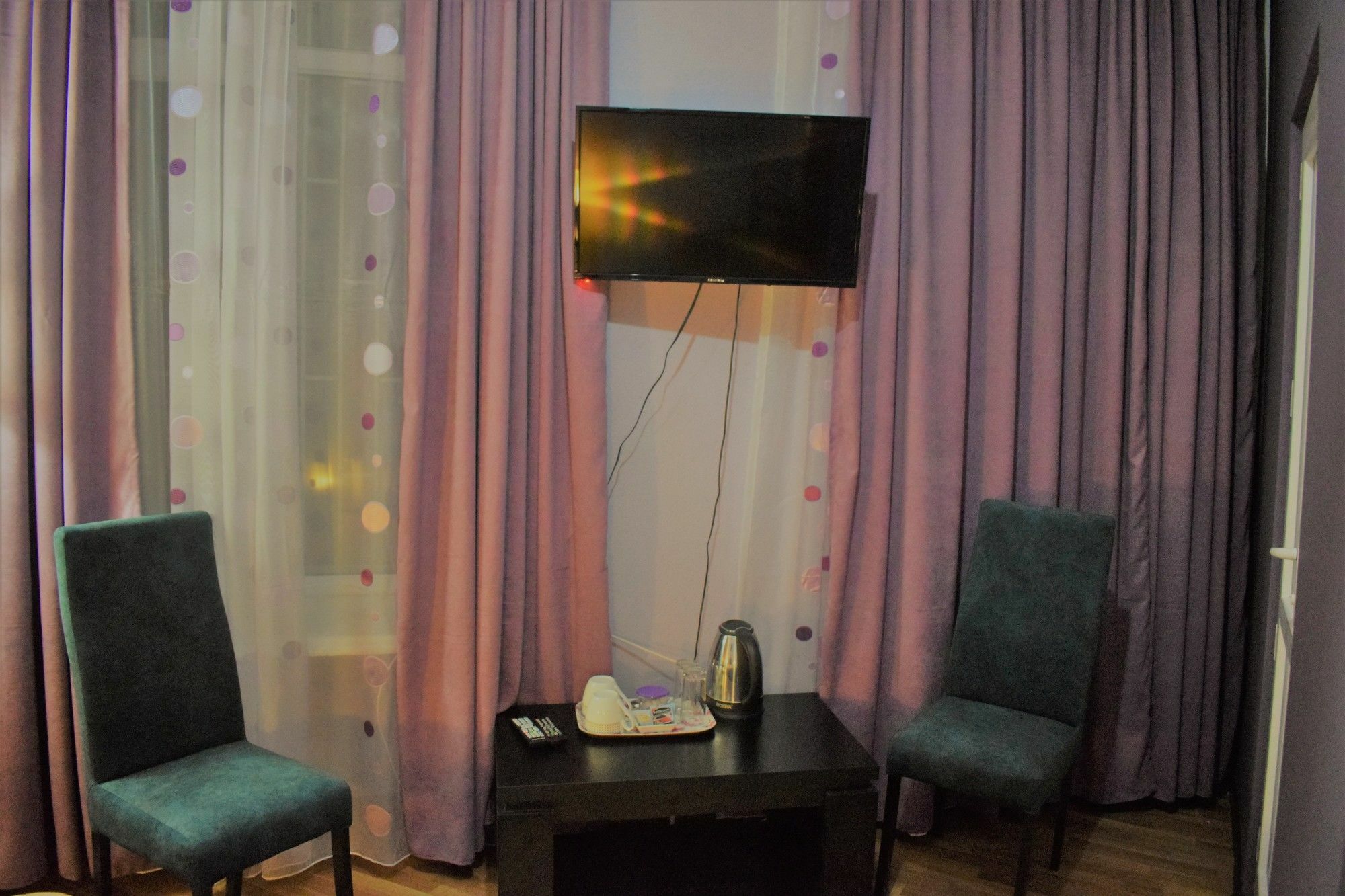Euphoria Inn Тбилиси Екстериор снимка